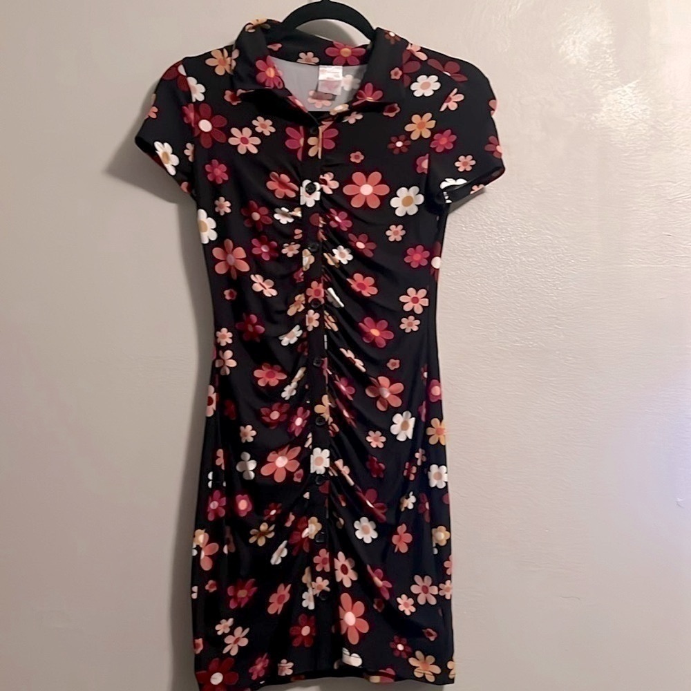 No boundaries floral dress size Xs (1)